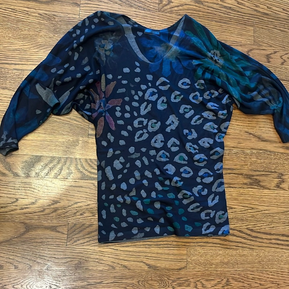 Soft printed scoop neck shirt in cool y2k style